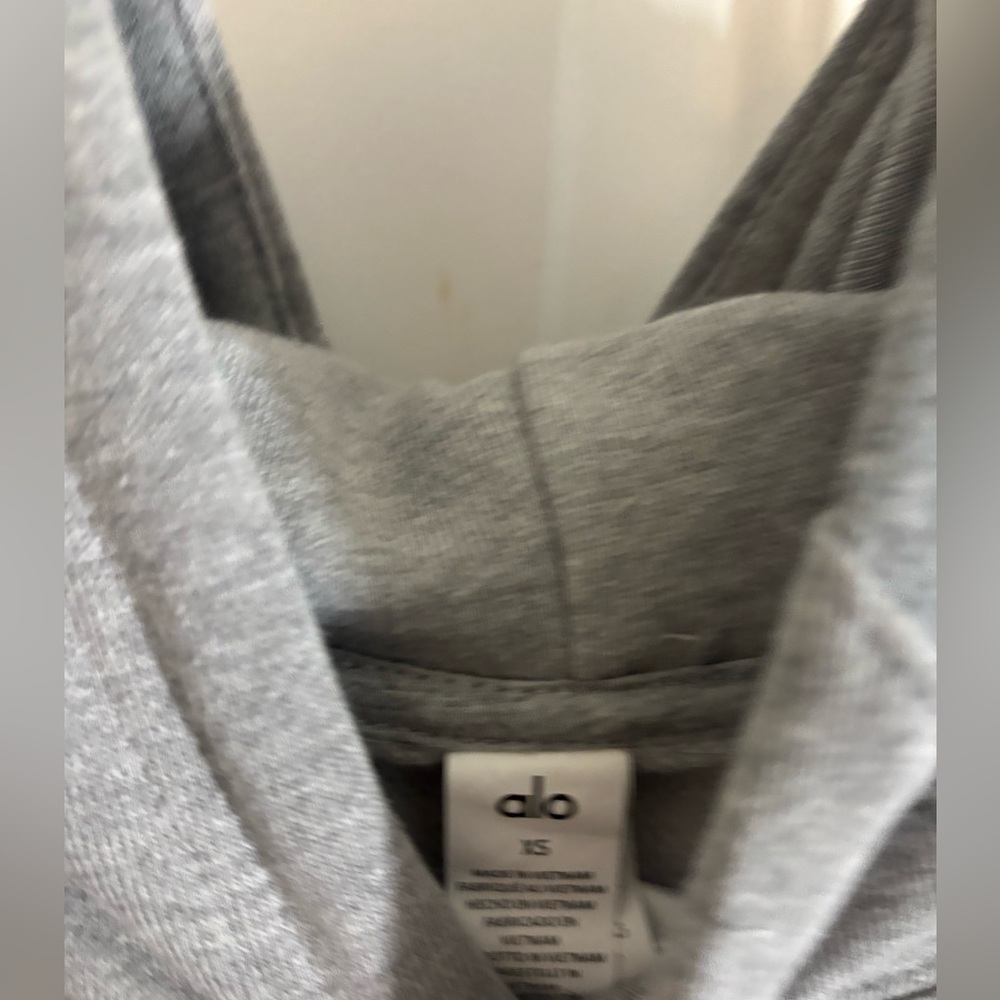 ALO Yoga Women's Light Gray Hooded Sweatshirt - Picture 4 of 5